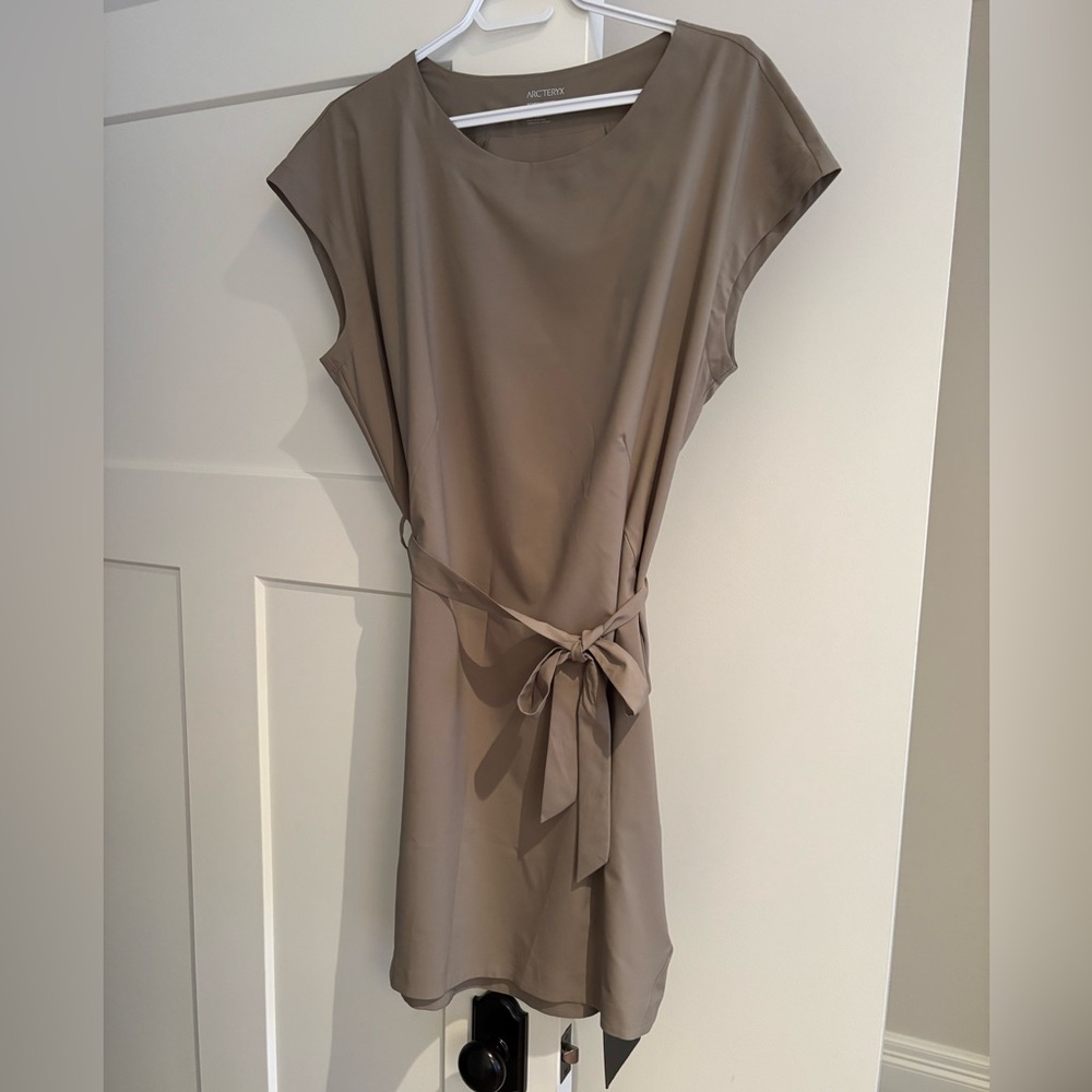 Chic Taupe Sleeveless Dress with Tie Waist